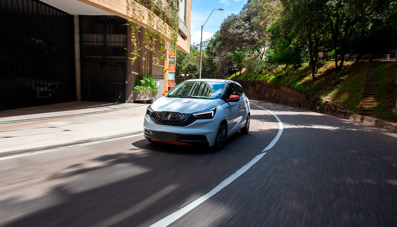 JMEV Easy 3 en una carretera escénica